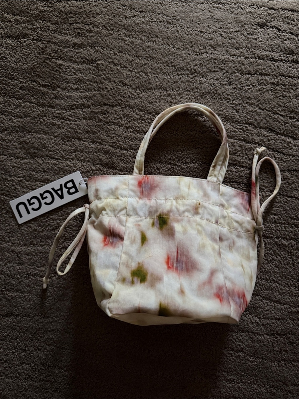 BAGGU Nylon Drawstring Bag in Abstract Floral